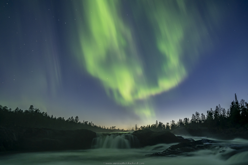 Aurora Borealis über dem Trollforsen, Piteälven, von Alexander Conrad