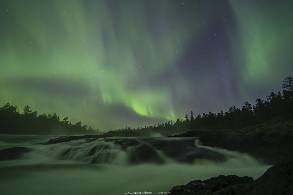 Wundervolle Nacht am Trollforsen, Aurora Borealis über den Stromschnellen des Trollforsen, Piteälven, von Alexander Conrad